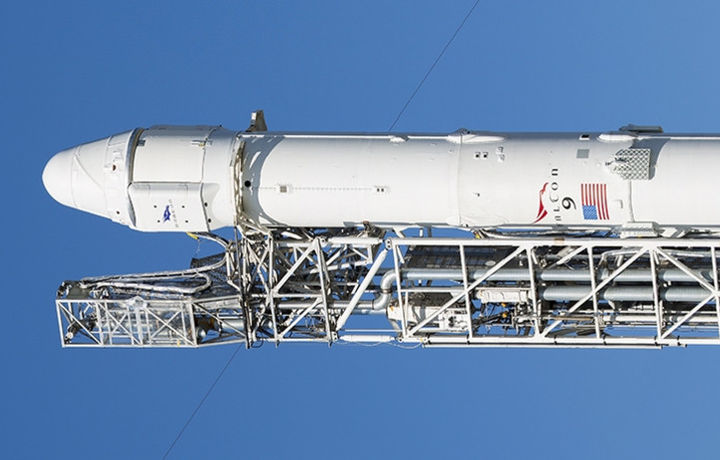 Корабль Dragon доставит на МКС общительного робота Саймона