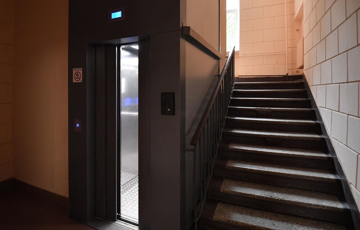 В хокимияте Янгихаётского района прокомментировали информацию о срыве лифта с девочкой внутри