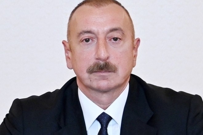Президент Азербайджана пообещал отстроить города в Карабахе