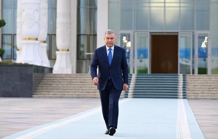 Шавкат Мирзиёев Озарбайжонга жўнаб кетди