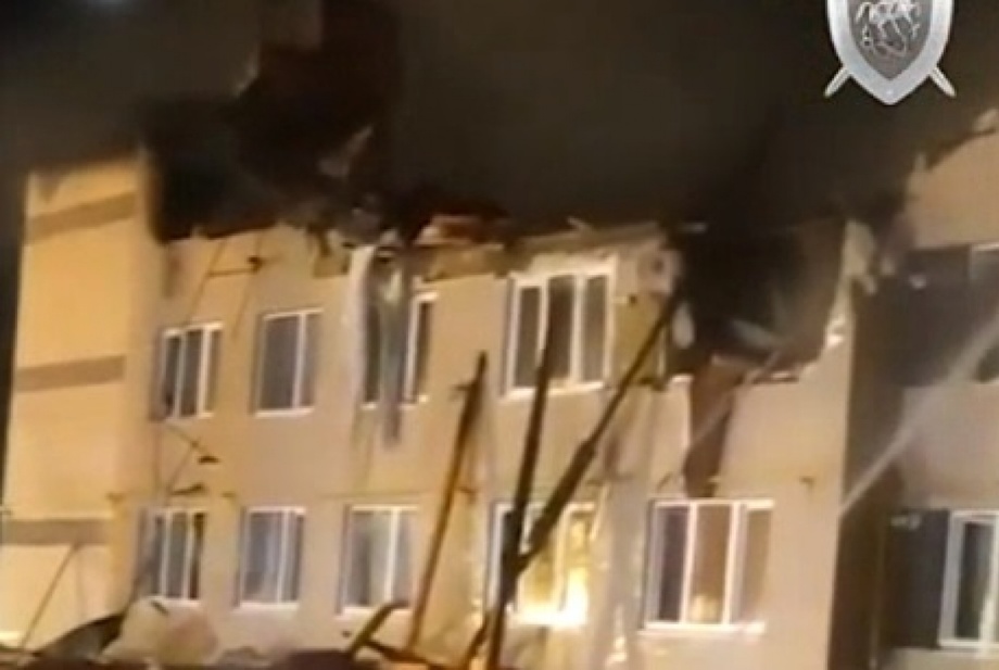 Тело ребенка обнаружили под завалами дома после взрыва газа в России (видео)