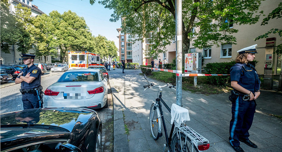 В Мюнхене мужчина напал на нескольких людей, погибла девушка