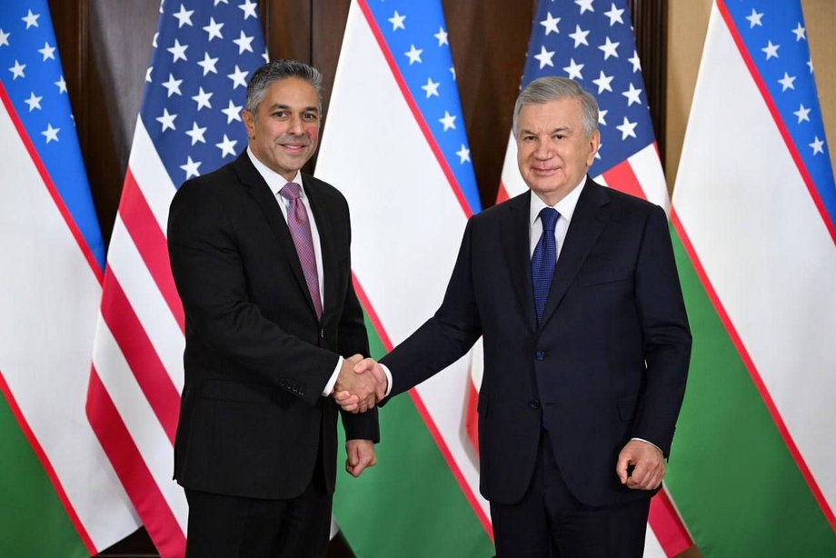 Президент Шавкат Мирзиёев GM ижрочи директори билан кўришди: тафсилотлар