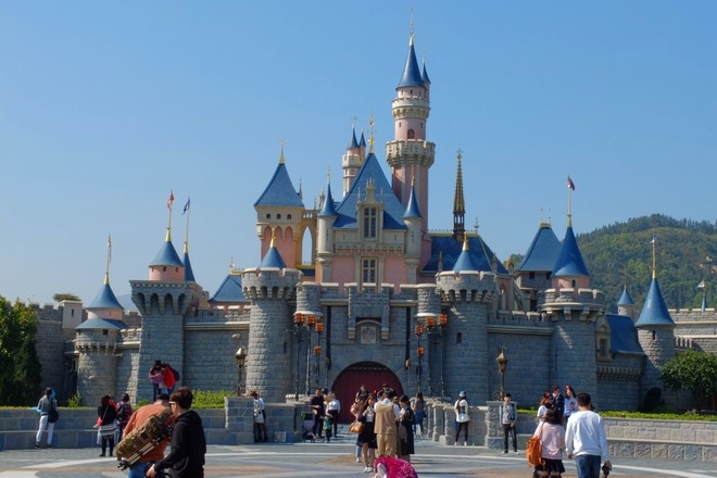 В Гонконге из-за коронавируса закрыли Disneyland и Ocean Park