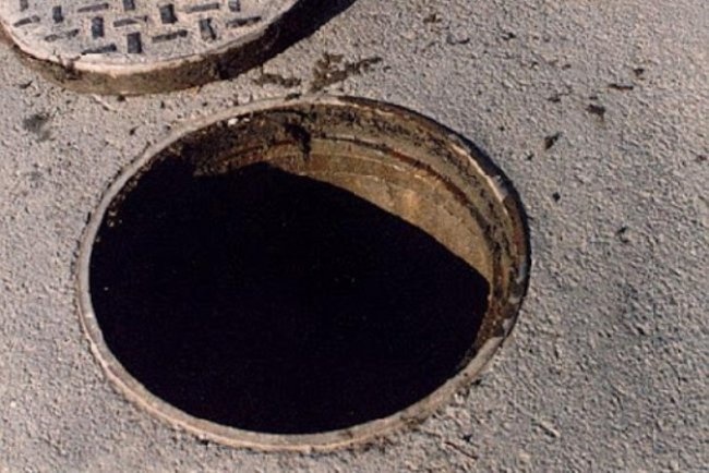 В Хорезме трое мужчин погибли, отравившись токсичным газом в канализационном колодце