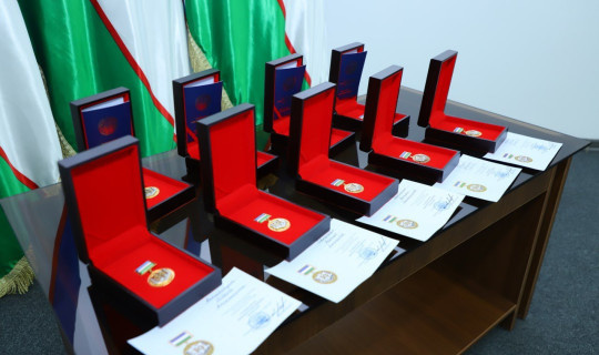 Президент касаба уюшмалари ходимларини тақдирлади