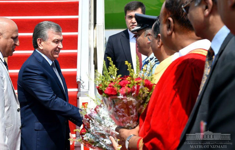 Шавкат Мирзиёев Агра шаҳрига етиб борди