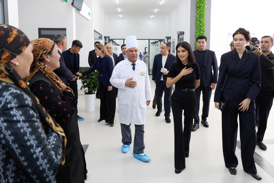 Saida Mirziyoyeva Urgutning chekka hududidagi poliklinikani borib ko‘rdi
