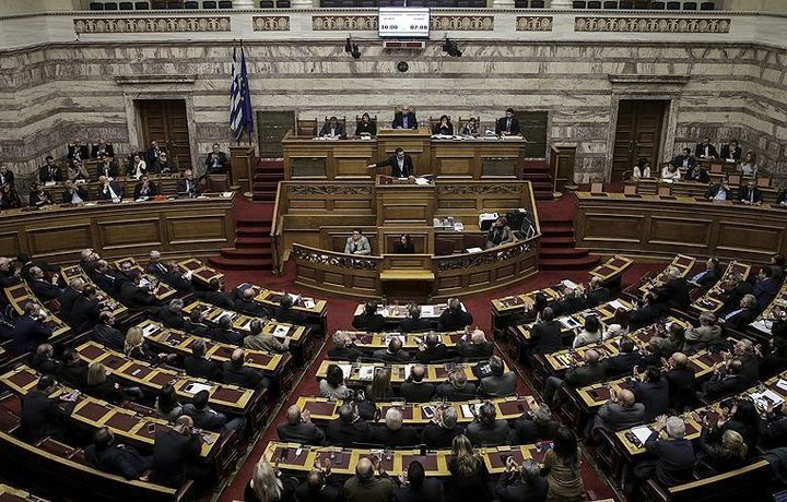 В парламенте Греции критикуют договор с Македонией