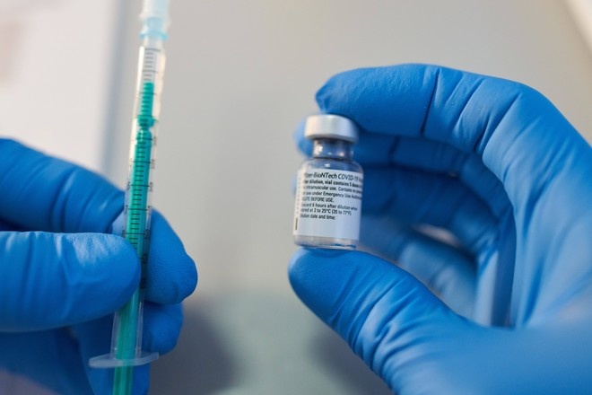 В Эстонии два пенсионера скончались после прививки от коронавируса