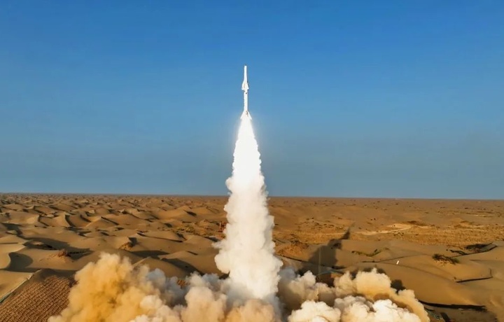 Хитой қудратли гипертовушли ракетасини синовдан ўтказди