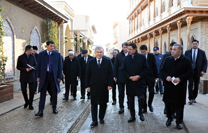 Шавкат Мирзиёев посетил Алмазарский район