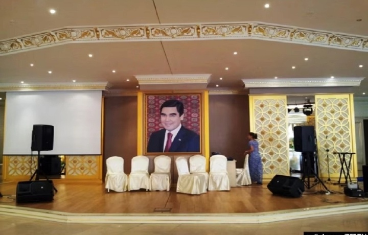 В Туркменистане на свадьбах заставляют играть только песни экс-президента Бердымухамедова