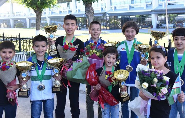 Шахмат бўйича жаҳон чемпионлари Тошкентда тантанали кутиб олинди