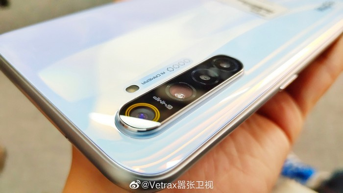 64 MPlik kameraga ega ilk smartfon namoyish etildi