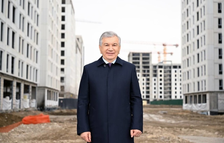 Шавкат Мирзиёев «Шарқ баҳори» турар жой мажмуаси қурилиши билан танишди (фото)