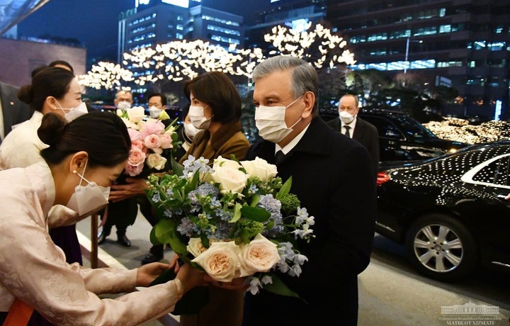 Prezident Koreyada qanday kutib olindi? (foto)