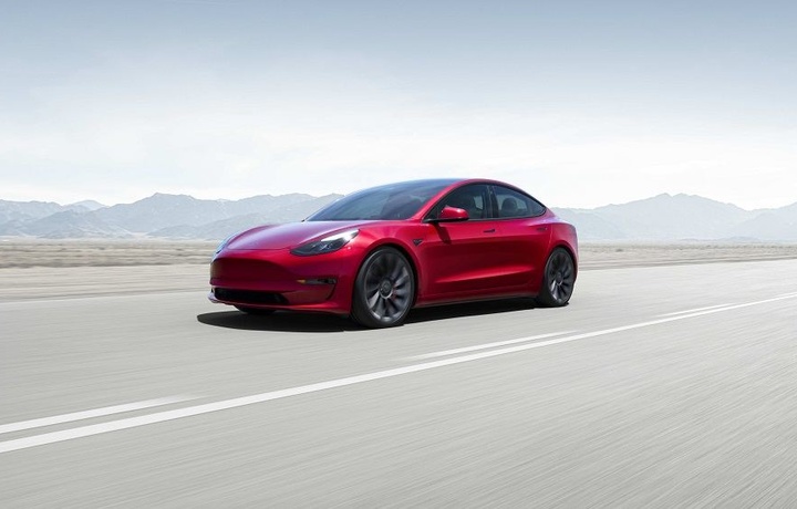 Tesla отзовет более 430 тыс. автомобилей в Китае из-за проблем с габаритными огнями