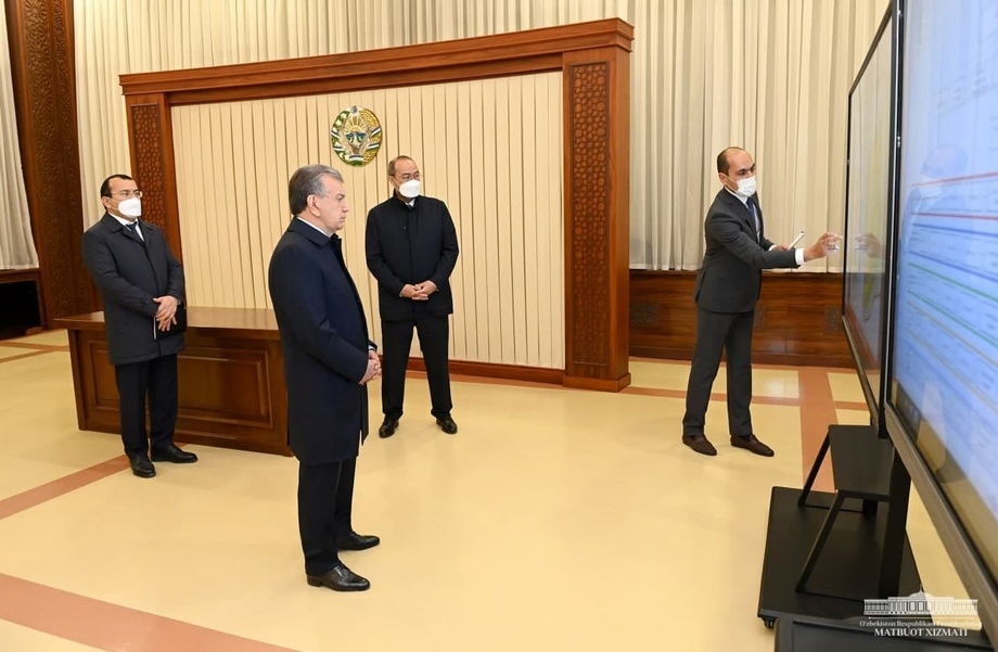 Президентга янги лойиҳалар кўрсатилди