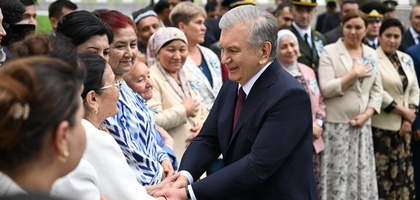 Мирзиёев Ватан ҳимояси йўлида ҳалок бўлган ҳарбийлар оила аъзолари билан учрашди