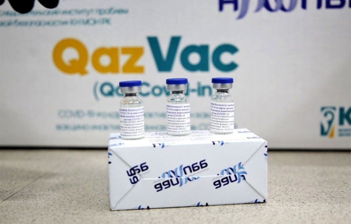 Казахстан отправил 25 тыс доз вакцины QazVac в Кыргызстан