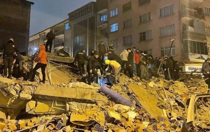 Число погибших в результате землетрясения в Турции достигло 20 318 человек