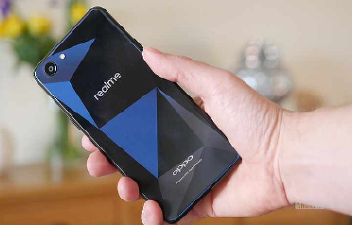 «Oppo RealMe 1» — барча асосий функцияларга эга 130 долларлик смартфон
