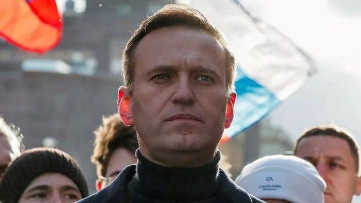 Aleksey Navalniyning jasadi onasiga berildi