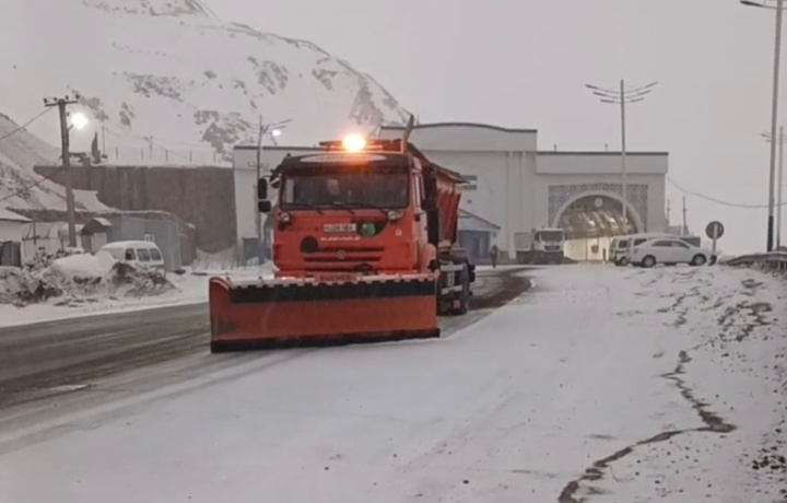 На перевале Камчик наблюдаются сильные осадки, водителей призвали к осторожности