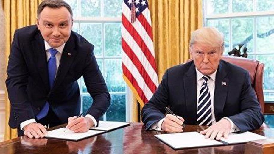 Польский телеканал уволил менеджера по соцсетям за фото Дуды с Трампом
