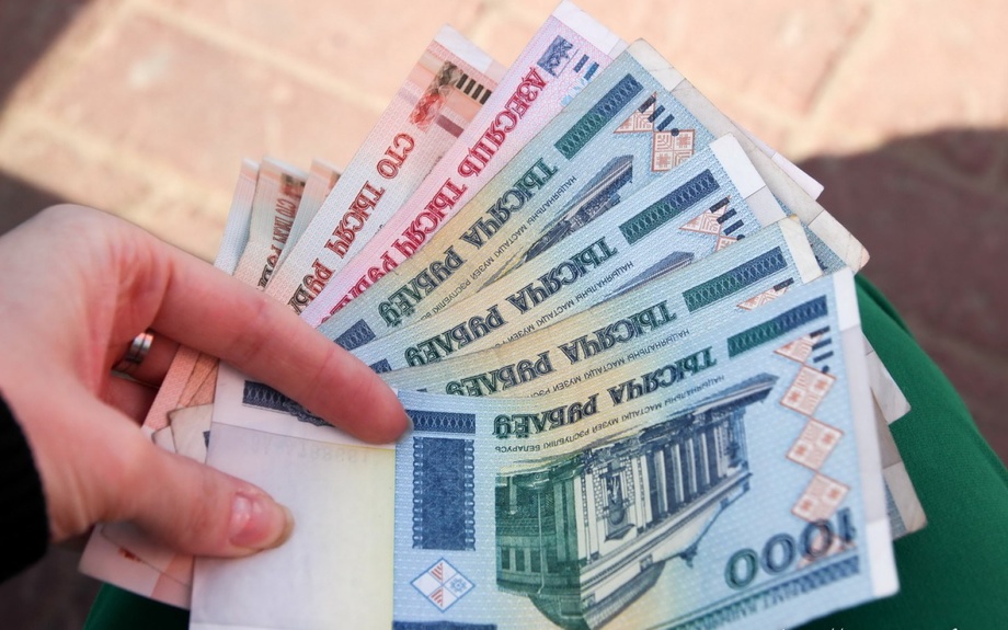 Беларусда 200 доллардан кам маош тўлаган корхоналарни ёпишмоқчи