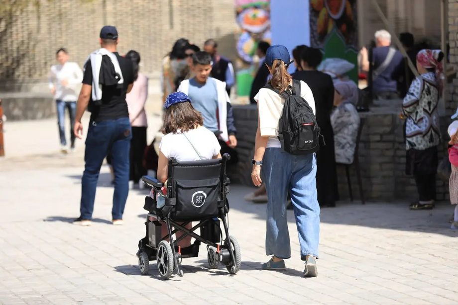 «To‘siqsiz turizm»: O‘zbekistonda nogironligi bo‘lgan sayyohlar uchun qulay infratuzilma yaratiladi