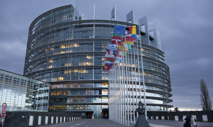 Европа парламенти интернетни чегараламоқчи