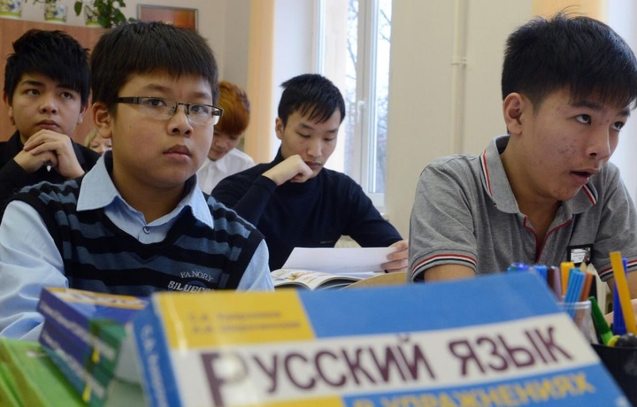 Мигрантларнинг фарзандлари учун пуллик таълимни жорий қилиш — Россия конституциясига зид