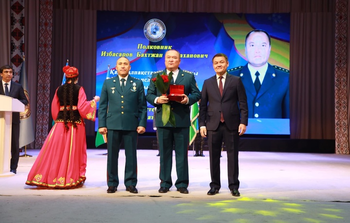 Qoraqalpog‘istonda Ichki ishlar organlari xodimlari bayram munosabati bilan taqdirlandi