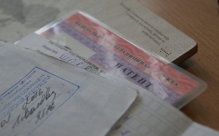 В России начали действовать новые госпошлины для мигрантов