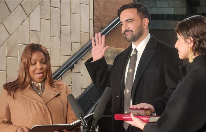 Нью-Йорк тарихида илк бор мэр Қуръон билан қасамёд қилди