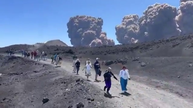 Etna vulqoni otilishi Sitsiliyadagi sayyohlar orasida vahimaga sabab bo‘ldi