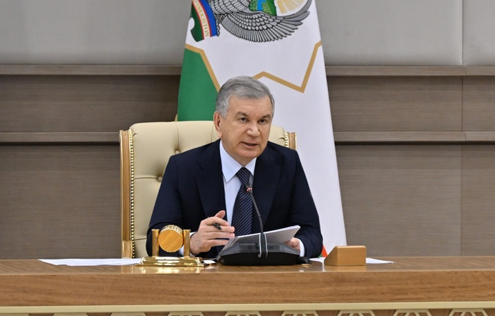 Президент тиббиёт соҳасидаги вазифалар муҳокамасига бағишланган йиғилиш ўтказяпти