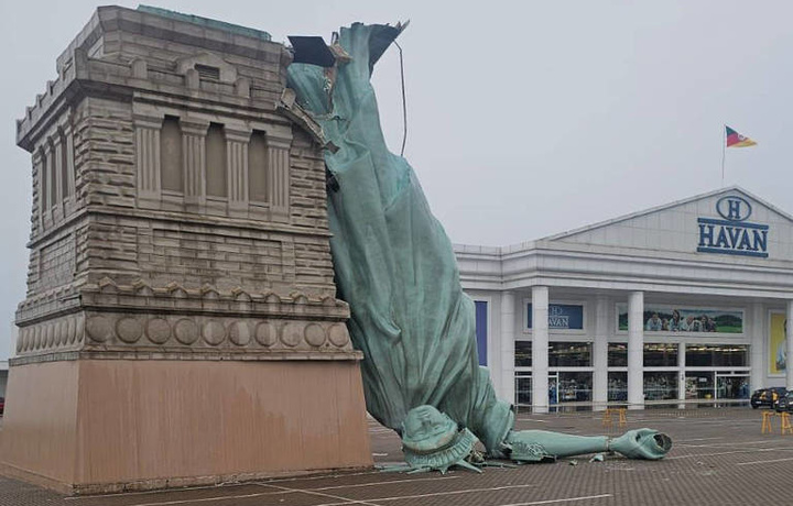 Кучли шамол Озодлик ҳайкалини ағдариб ташлади — Бразилия