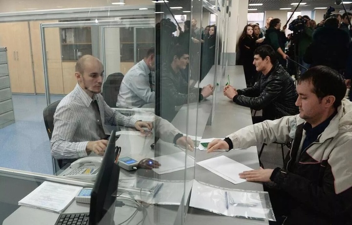 Россияда қарзи бор мигрантларга меҳнат патенти берилиши ва узайтирилиши тақиқланиши мумкин