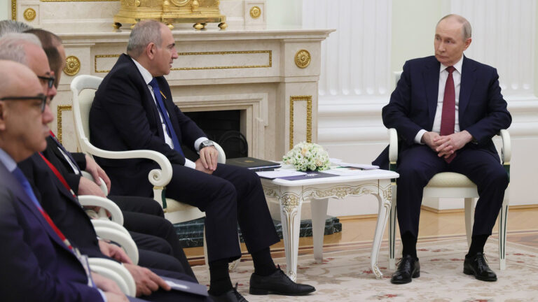 Kremldagi bahs. Pashinyan va Putin YeOII, YeI, Qorabog‘ va KXShT haqida muloqot qildi
