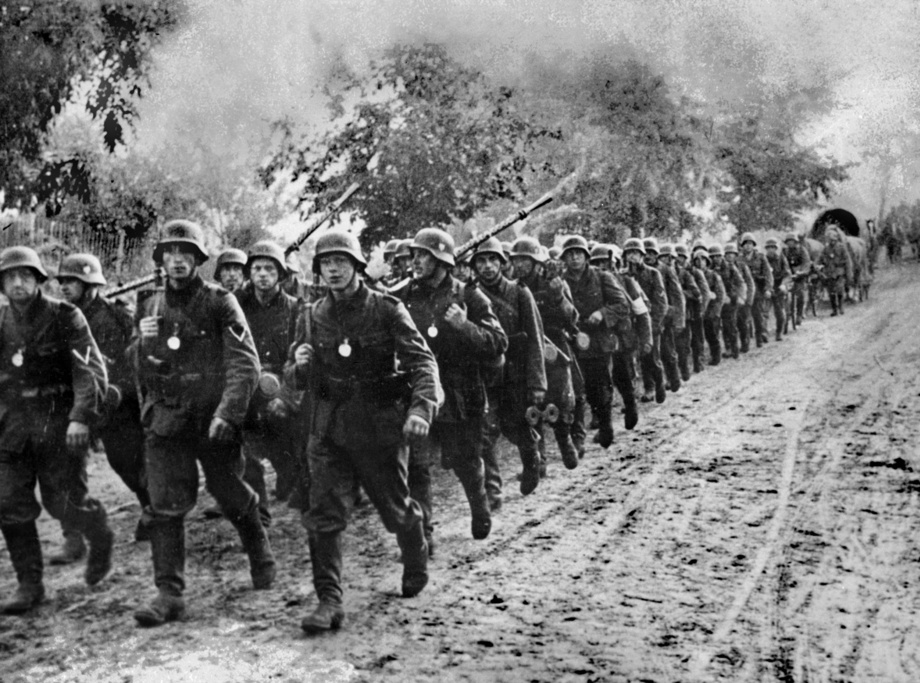 Nemis jurnalisti Gitler Germaniyasini halokatga olib kelgan xato haqida gapirdi