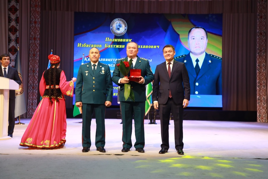 Қорақалпоғистонда Ички ишлар органлари ходимлари байрам муносабати билан тақдирланди