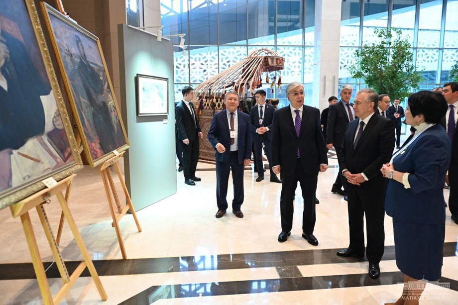 Президентлар Абай меросига бағишланган кўргазма билан танишдилар (фото)