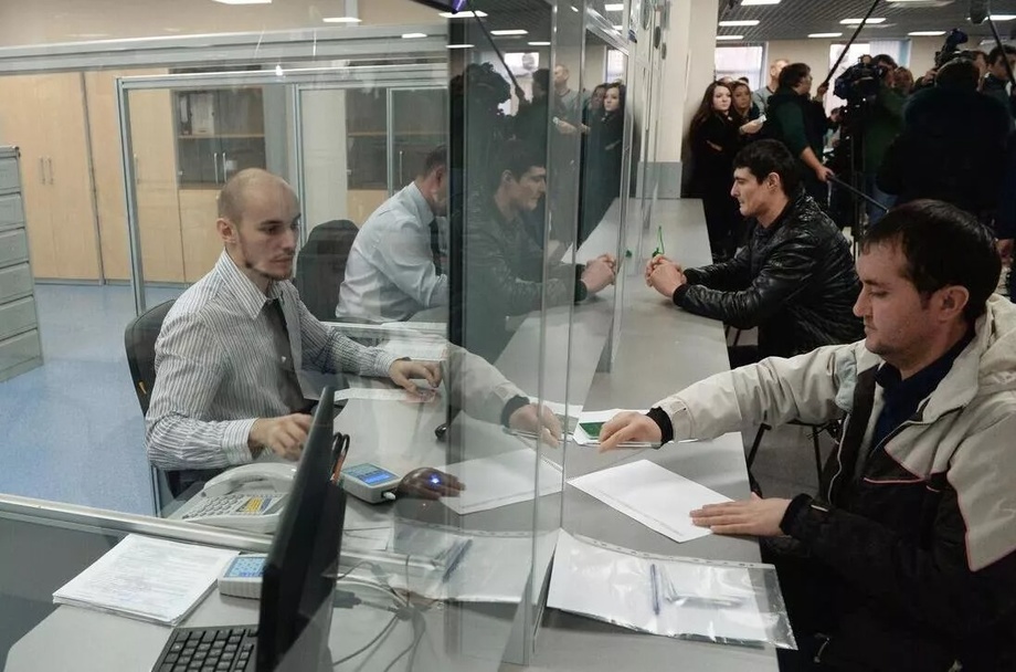 Rossiyada qarzi bor migrantlarga mehnat patenti berilishi va uzaytirilishi taqiqlanishi mumkin