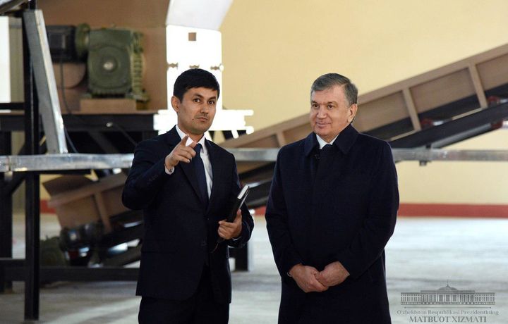 Президент Ангор туманидаги чиқиндилардан тайёр маҳсулот ишлаб чиқарадиган завод билан танишди