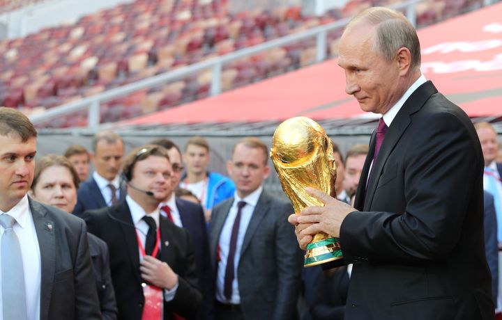 Путин Россия-Миср ўйинига бормайди