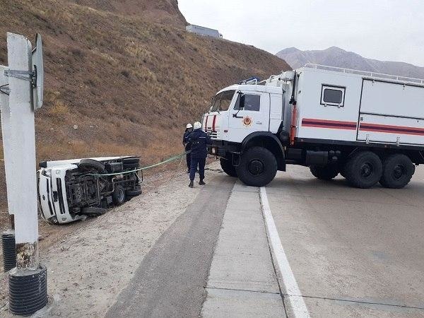 «KIA» ҳайдовчиси ҳодиса пайтида автоуловдан сакрашга улгурди