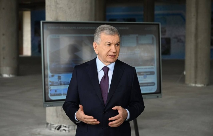 Президент Наманган аэропортидаги бунёдкорликни кўздан кечирди